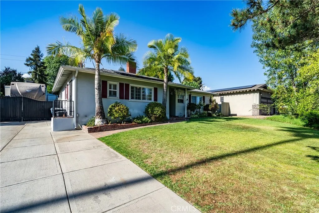 621 E Cypress
