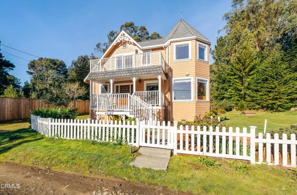 45180 Headlands Drive