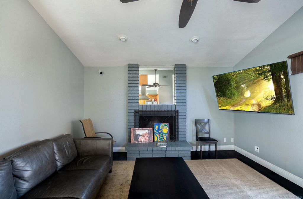 Photo of 1116 Circle Dr, Escondido, CA 92025 (MLS # 250043581)