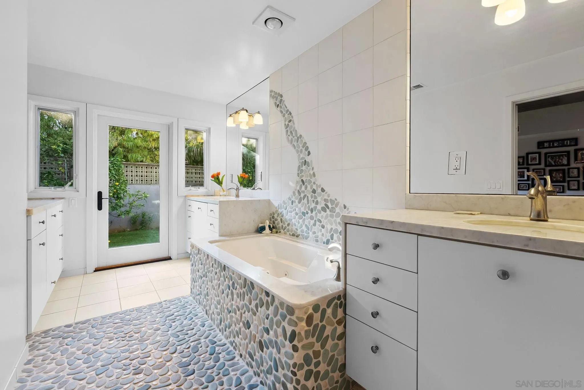 Coronado, California 92118, United States, 4 Bedrooms Bedrooms, ,4 BathroomsBathrooms,Residential,Active,252832