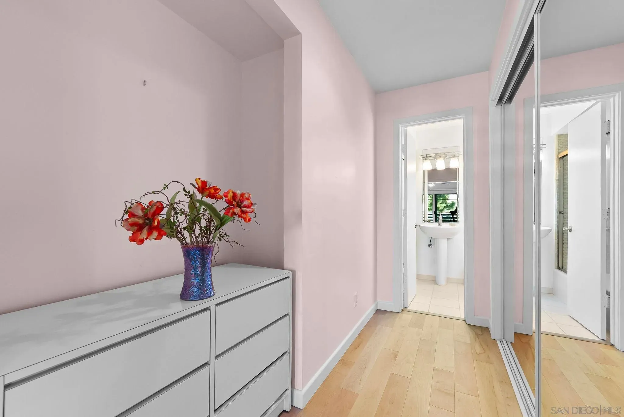 Coronado, California 92118, United States, 4 Bedrooms Bedrooms, ,4 BathroomsBathrooms,Residential,Active,252832