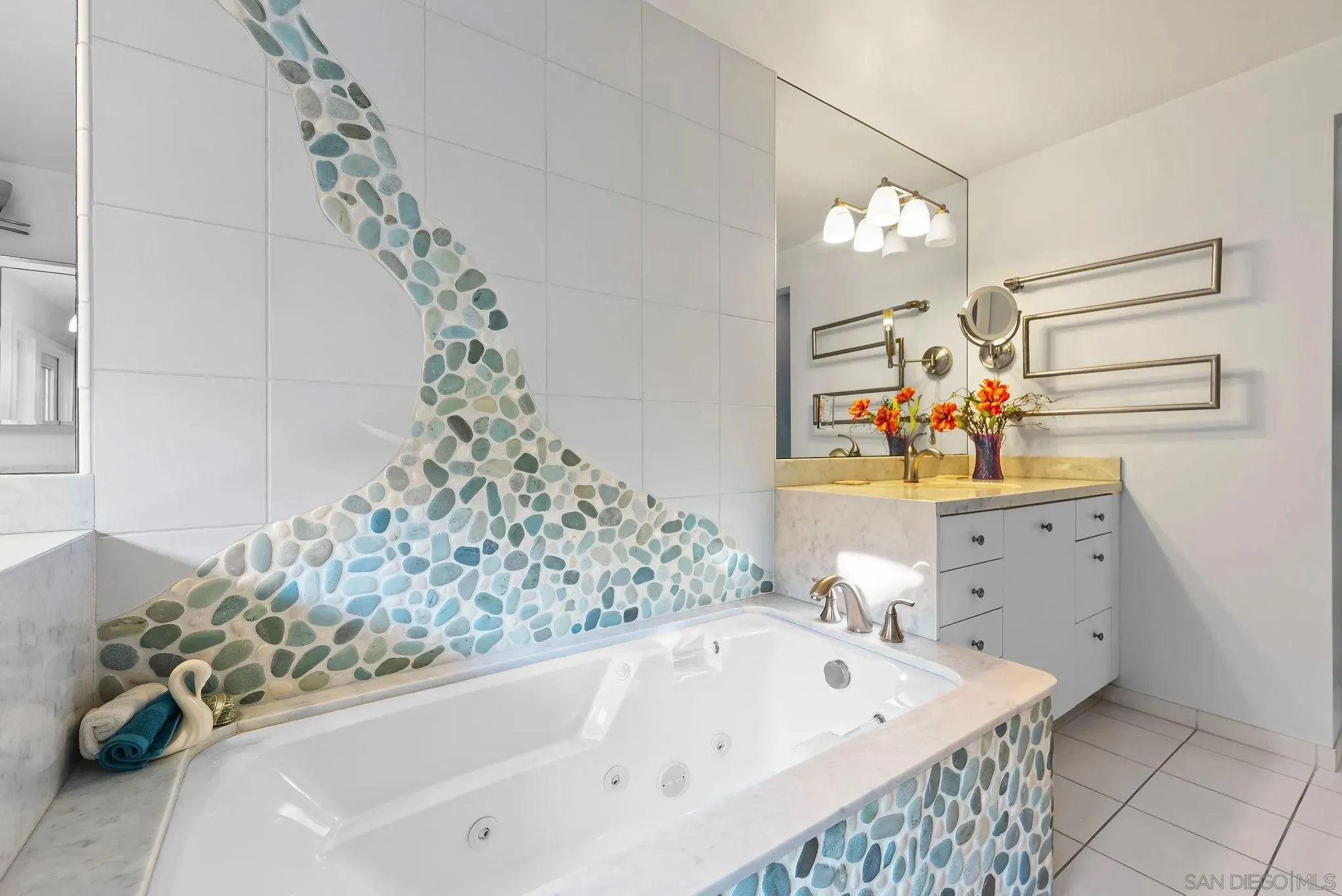 Coronado, California 92118, United States, 4 Bedrooms Bedrooms, ,4 BathroomsBathrooms,Residential,Active,252832