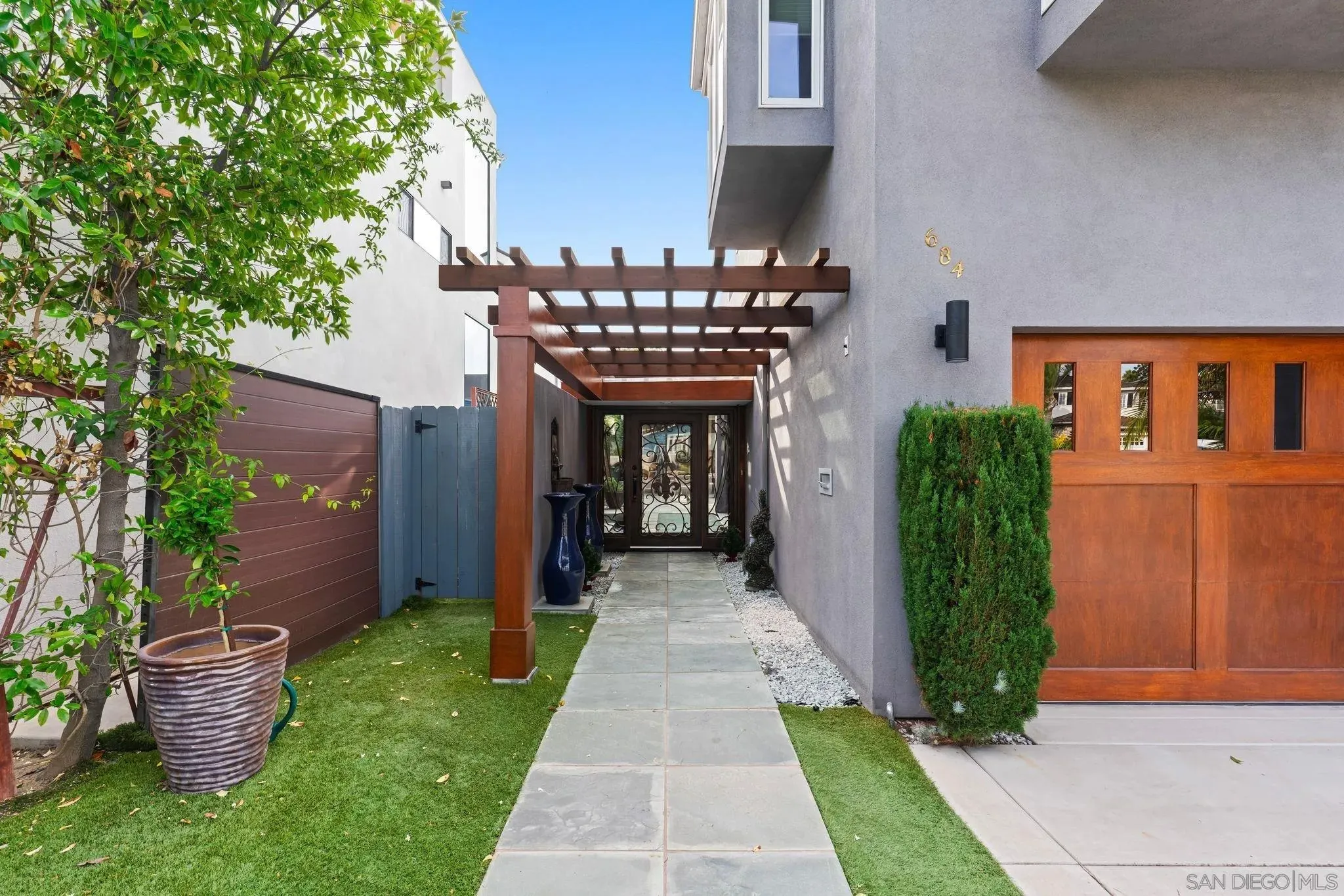 Coronado, California 92118, United States, 4 Bedrooms Bedrooms, ,4 BathroomsBathrooms,Residential,Active,252832