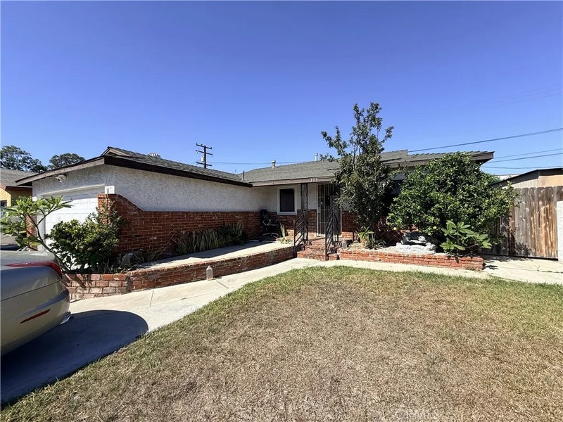 717 E Santa Rita