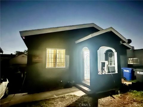 6808 Benson Huntington Park CA 90255