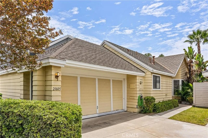 21605 Fernbrook