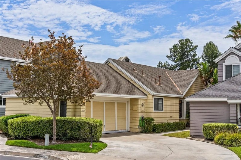 21605 Fernbrook
