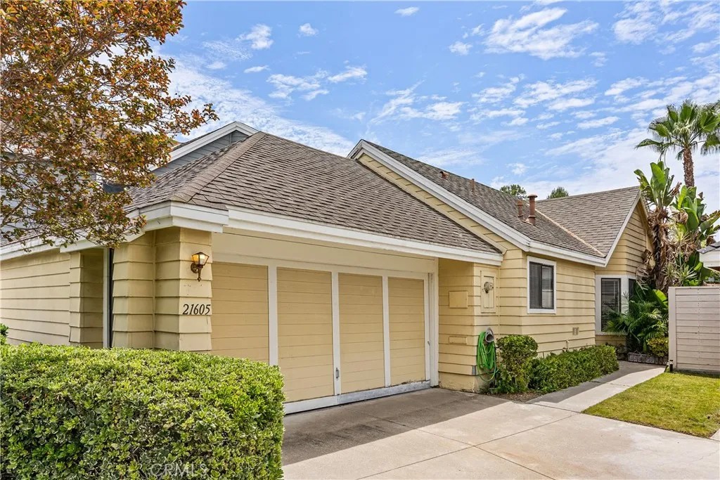 21605 Fernbrook