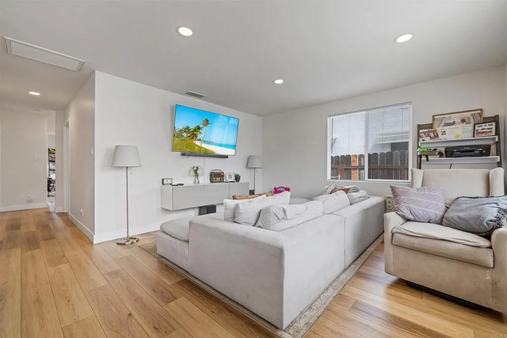 2624 Comstock Street