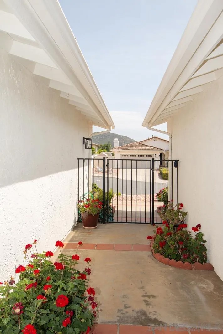 18169 Calle Estepona