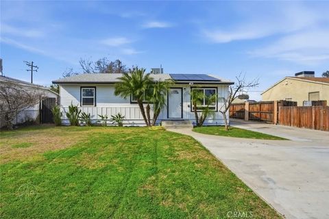 Photo of 305 Jones Street, Bakersfield, CA 93309 (MLS # SR26029948)