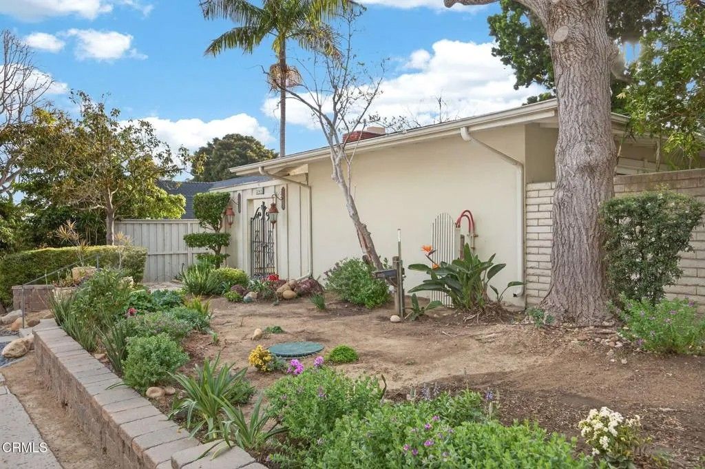 Photo of 281 Glen Ellen Drive, Ventura, CA 93003 (MLS # V1-34534)