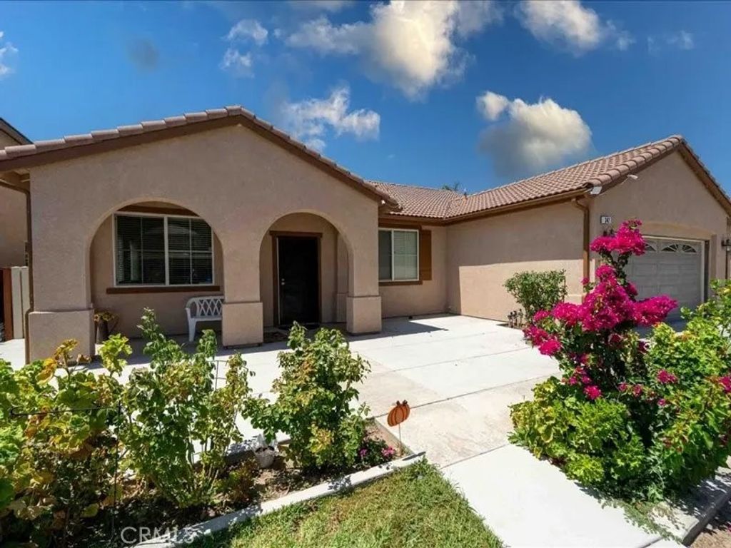 Photo of 342 La Clarita Avenue, San Jacinto, CA 92582 (MLS # SW25184317)