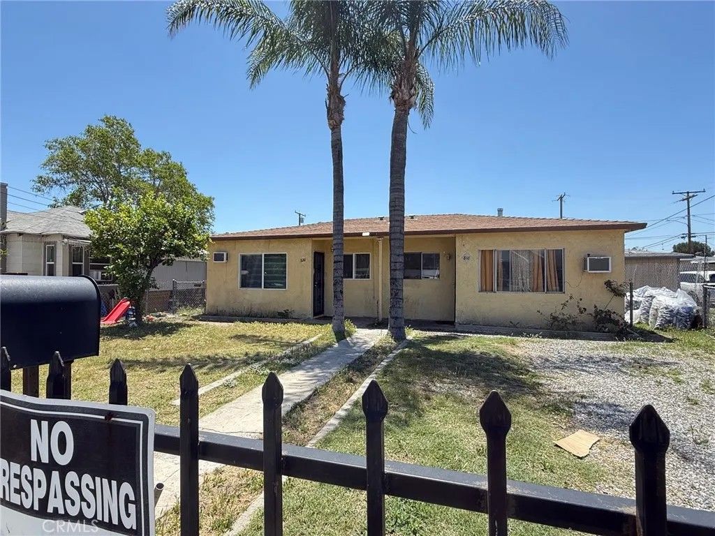 Photo of 818 E C St, Colton, CA 92324 (MLS # TR25269095)