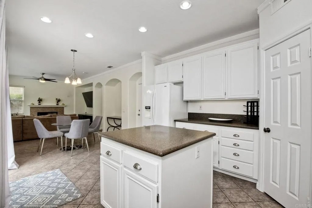 6057 Paseo Carreta