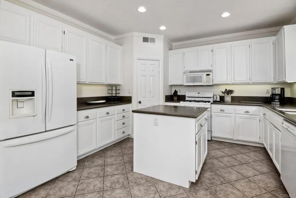 6057 Paseo Carreta