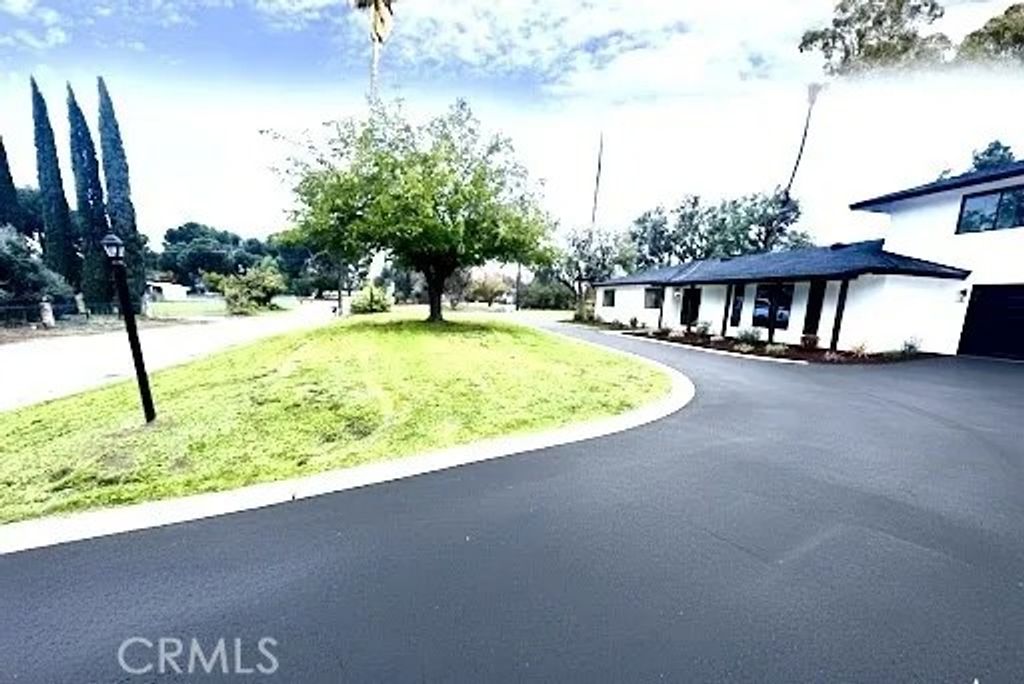 Photo of 10326 N Fowler Avenue, Clovis, CA 93619 (MLS # FR25274760)