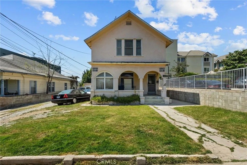 Photo of 1137 N Madison Avenue, Los Angeles, CA 90029 (MLS # BB26023598)