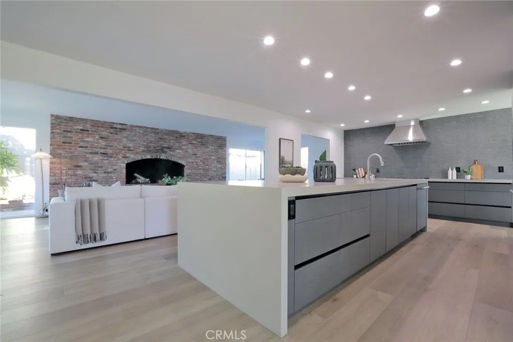 Photo of 418 E Bay Street, Costa Mesa, CA 92627 (MLS # OC26070775)