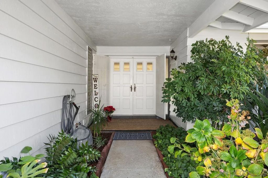 Photo of 12039 Caminito Cadena, San Diego, CA 92128 (MLS # 250045892)