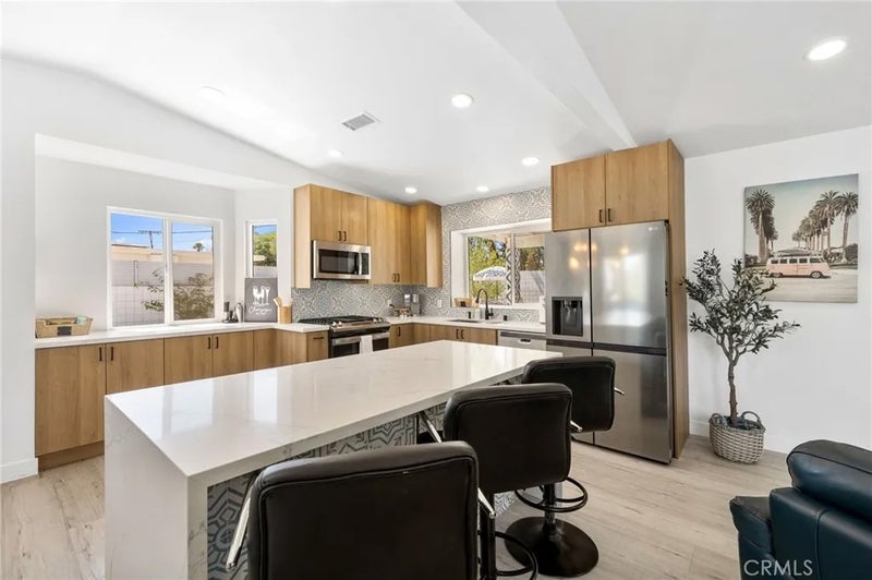 3030 E Vincentia