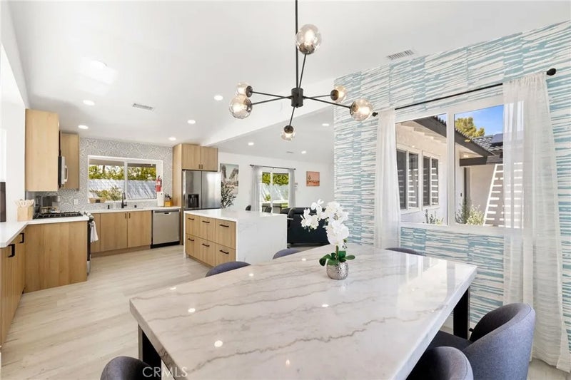 3030 E Vincentia