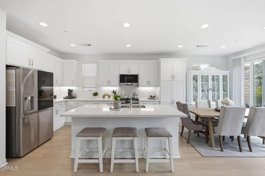 392 Fraser Point