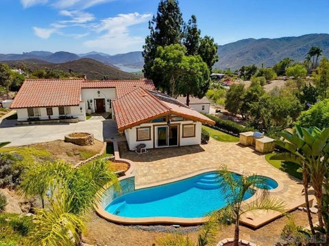 Photo of 2450 Vista Lago Ter, Escondido, CA 92029 (MLS # 260025569)
