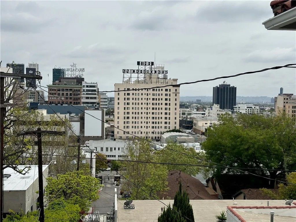 Photo of 6326 Franklin Avenue, Hollywood, CA 90028 (MLS # SR26081660)