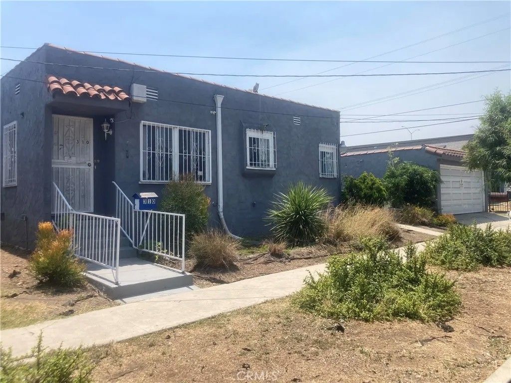 Photo of 302 W 107th Street, Los Angeles, CA 90003 (MLS # IN26051055)