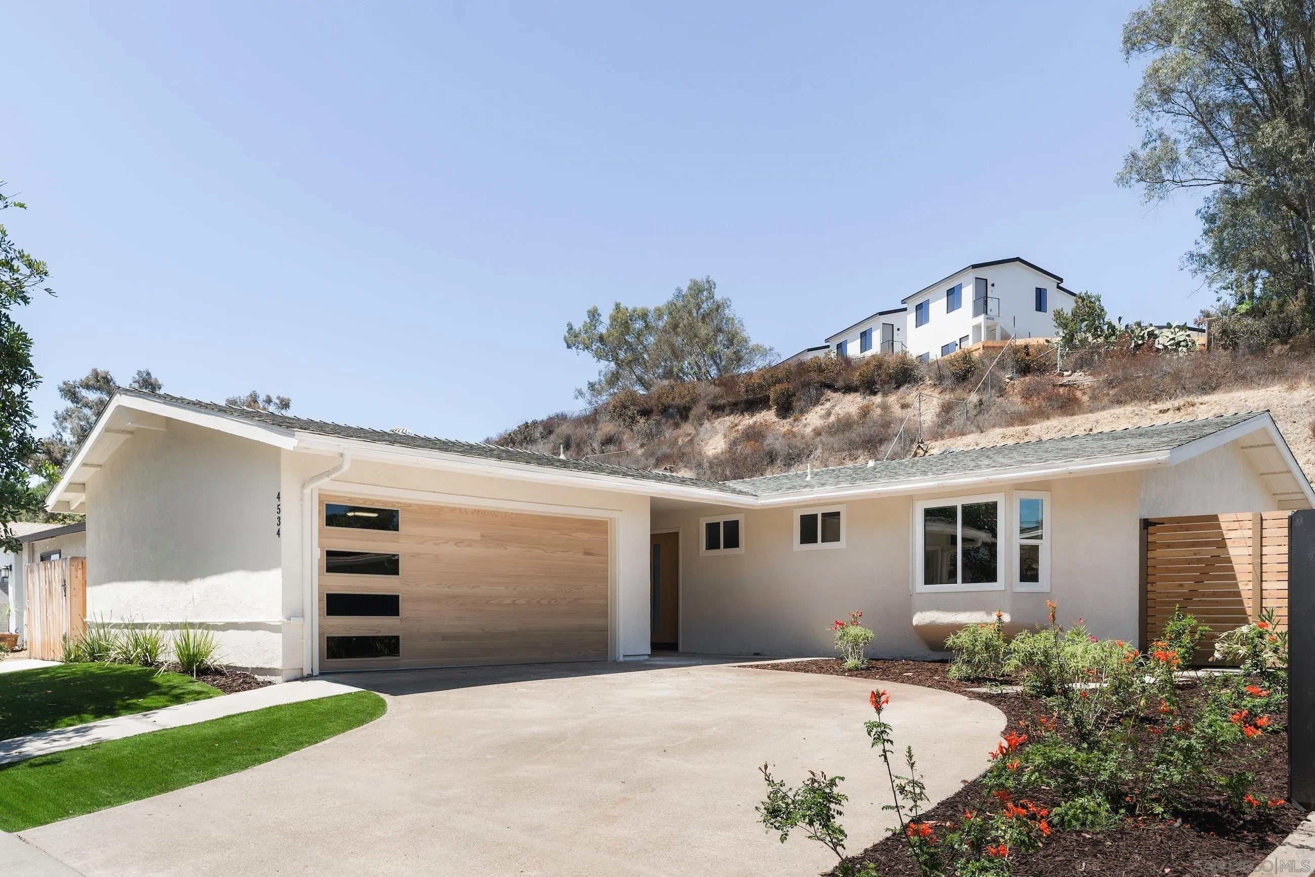 4534 Chateau Dr