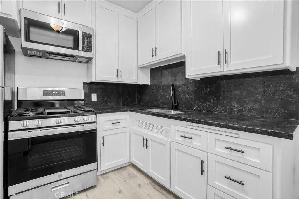 Photo of 10620 Holman Ave #3, Los Angeles, CA 90024 (MLS # SB26049417)