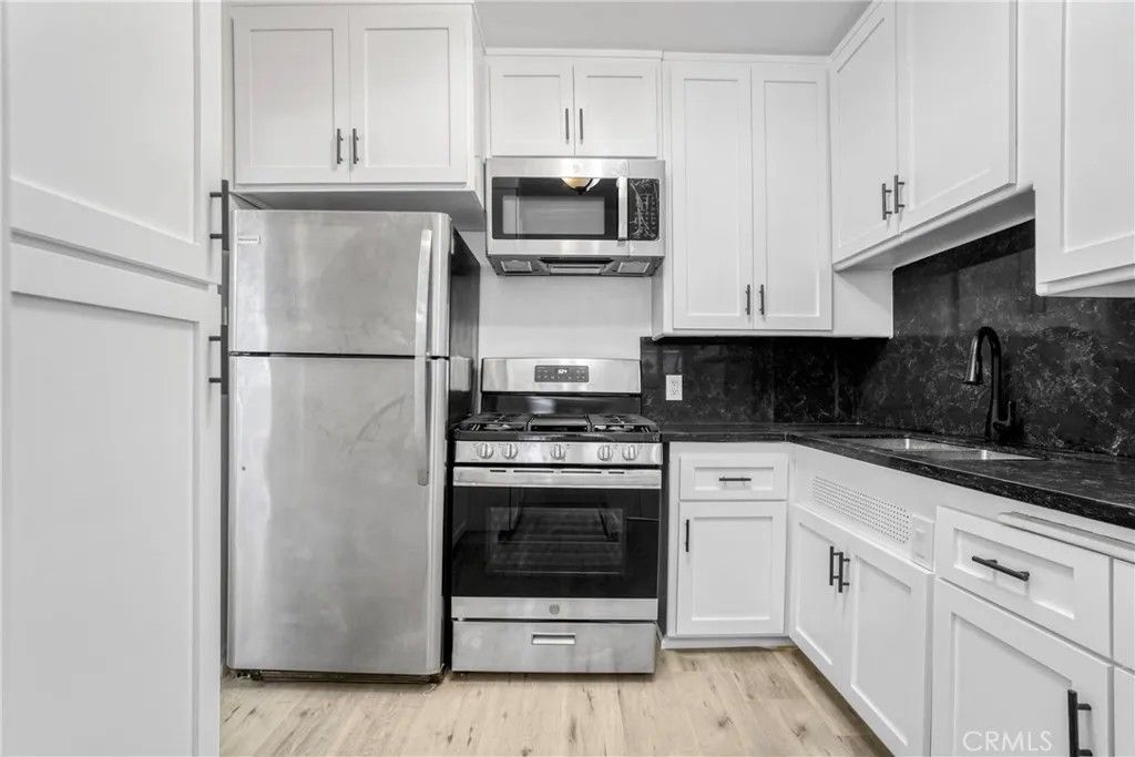 Photo of 10620 Holman Ave #3, Los Angeles, CA 90024 (MLS # SB26049417)