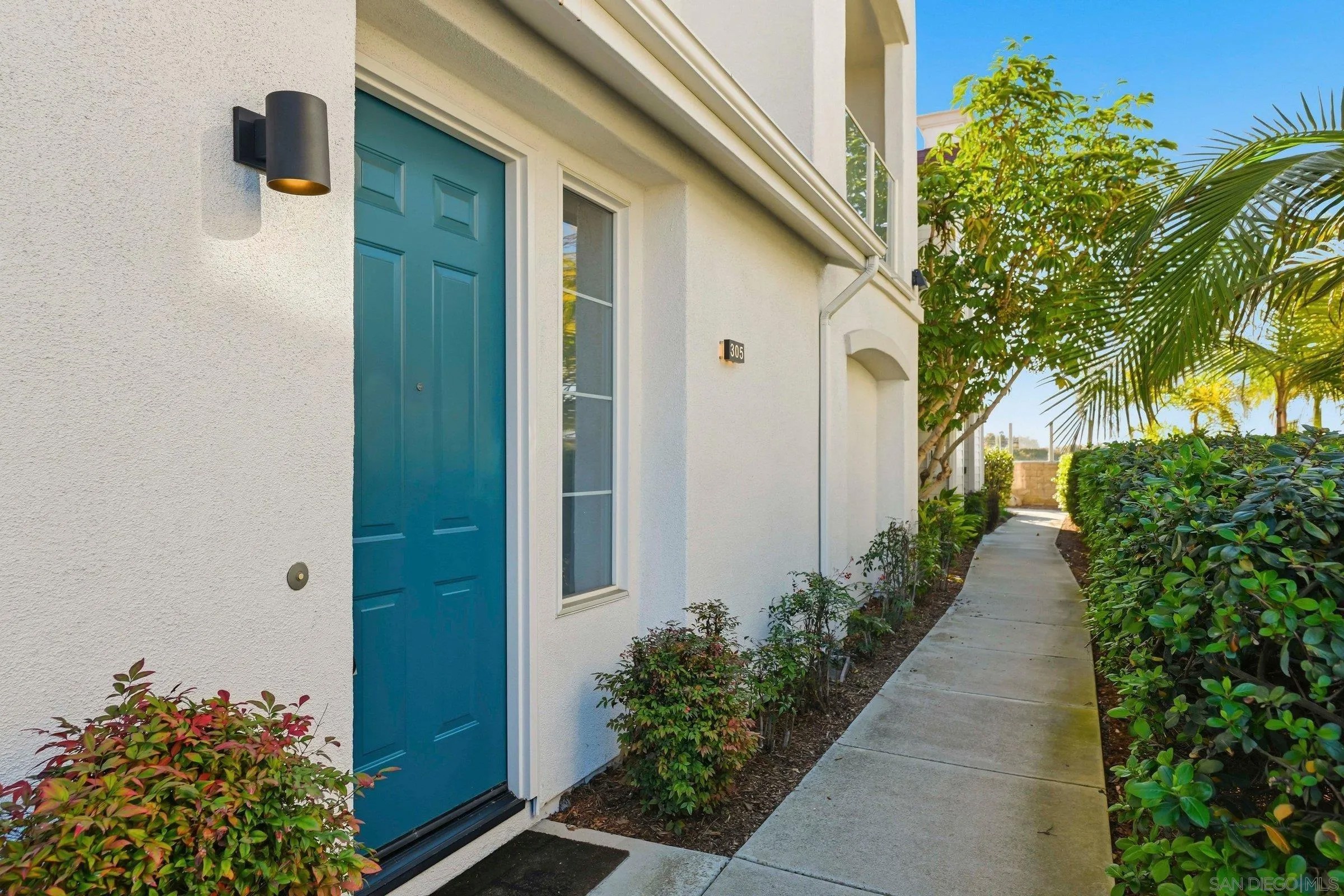 845 Harbor Cliff Way 305