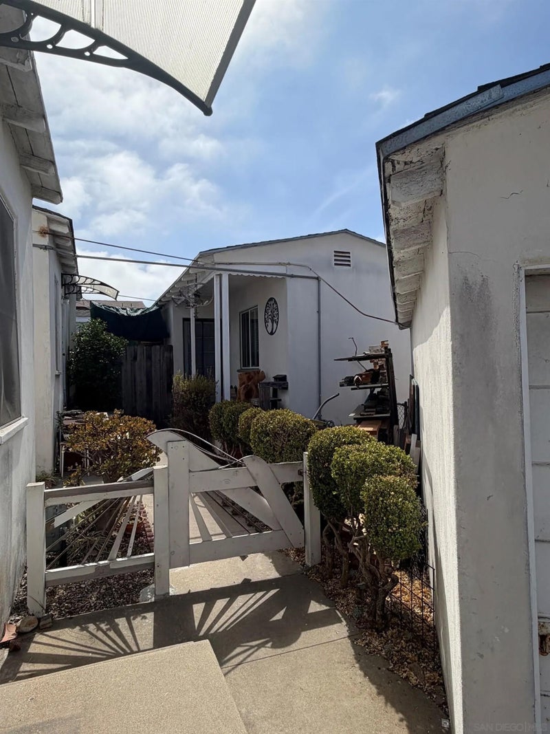 2426 Seaside St