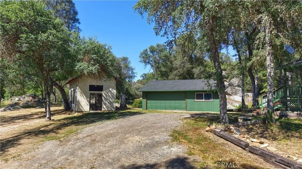 Photo of 4907 Daffodil Dr, Mariposa, CA 95338 (MLS # MP26073918)
