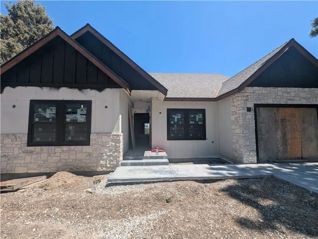 Photo of 736 Villa Grove, Big Bear Lake, CA 92314 (MLS # OC26092961)