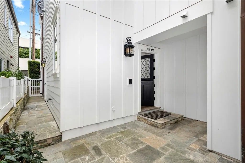 Photo of 718 Poinsettia Ave, Corona Del Mar, CA 92625 (MLS # NP26003339)