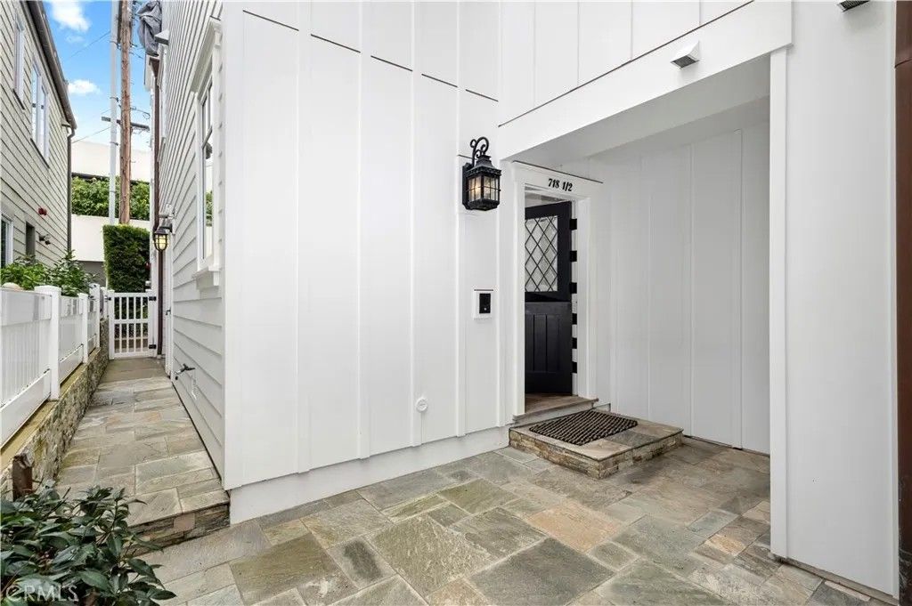 Photo of 718 Poinsettia Ave, Corona Del Mar, CA 92625 (MLS # NP26003339)