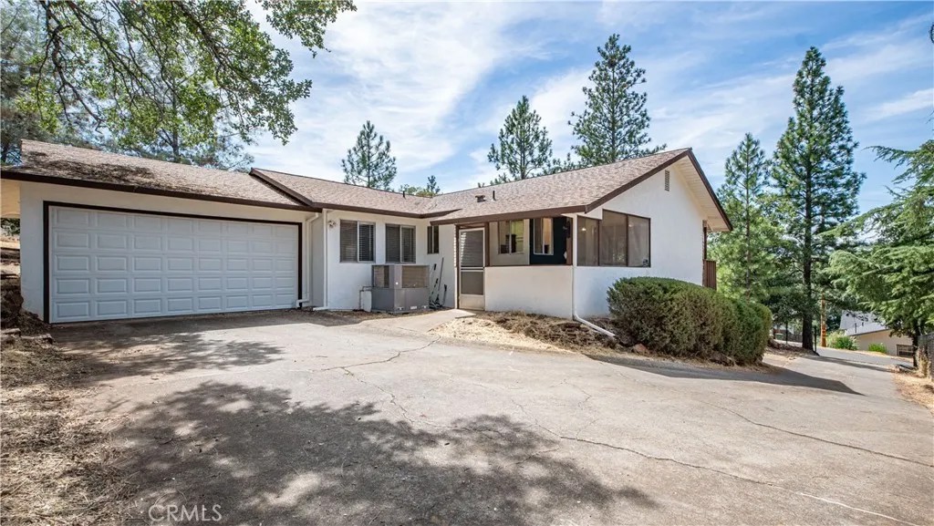17372 Meadow View Drive