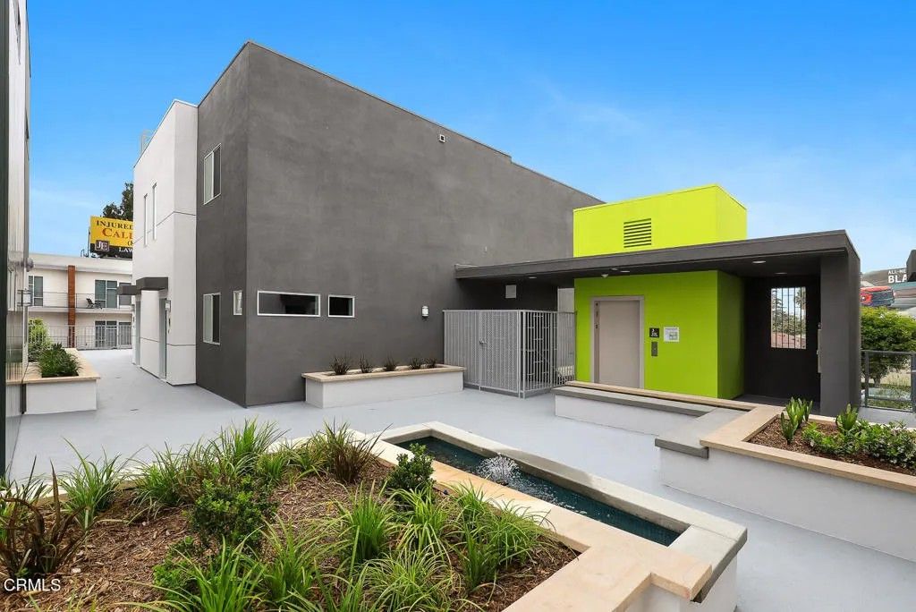 Photo of 2000 Lake Avenue #1, Altadena, CA 91001 (MLS # P1-25594)