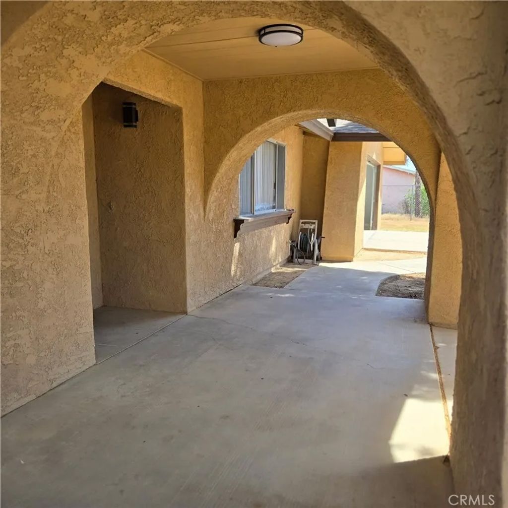Photo of 11427 Cibola RD, Apple Valley, CA 92308 (MLS # CV26095617)