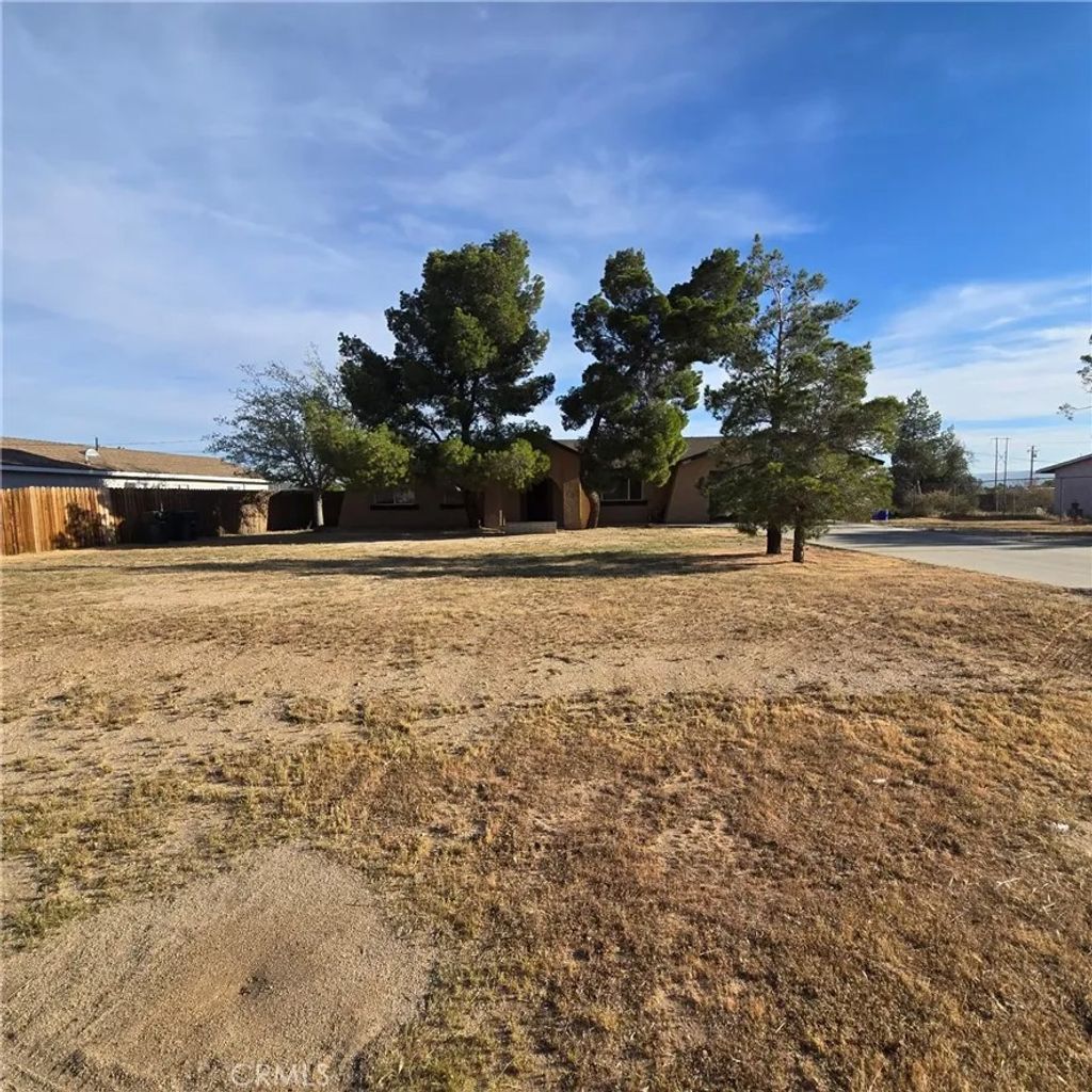 Photo of 11427 Cibola RD, Apple Valley, CA 92308 (MLS # CV26095617)