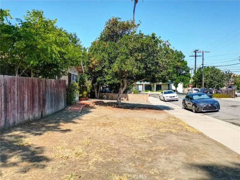 1106 E 7th