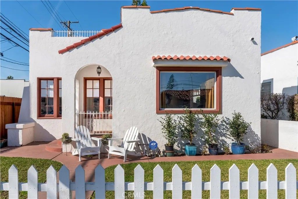 Photo of 205 Argonne Ave, Long Beach, CA 90803 (MLS # PW26012104)