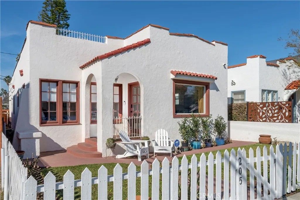 Photo of 205 Argonne Ave, Long Beach, CA 90803 (MLS # PW26012104)