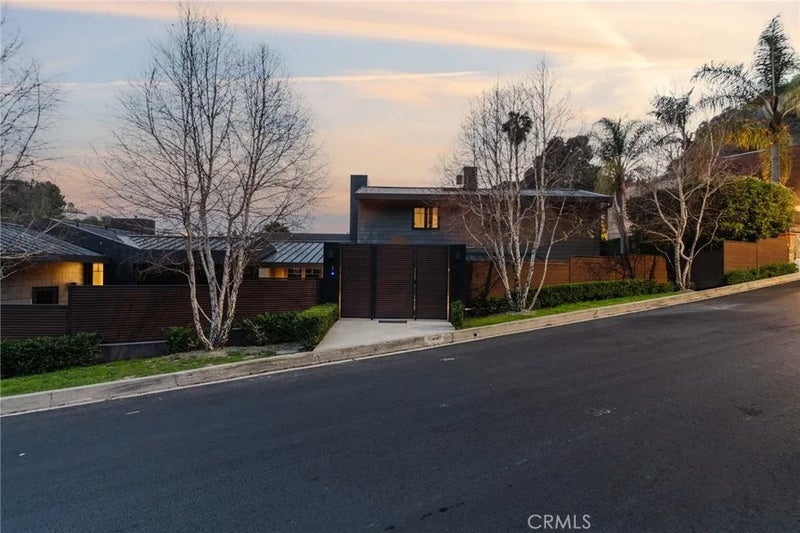 8808 Thrasher Avenue