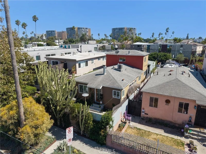 2405 Abbot Kinney