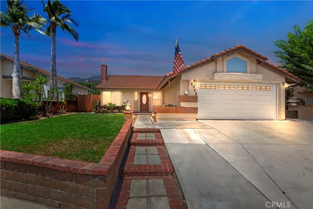 9028 La Verne
