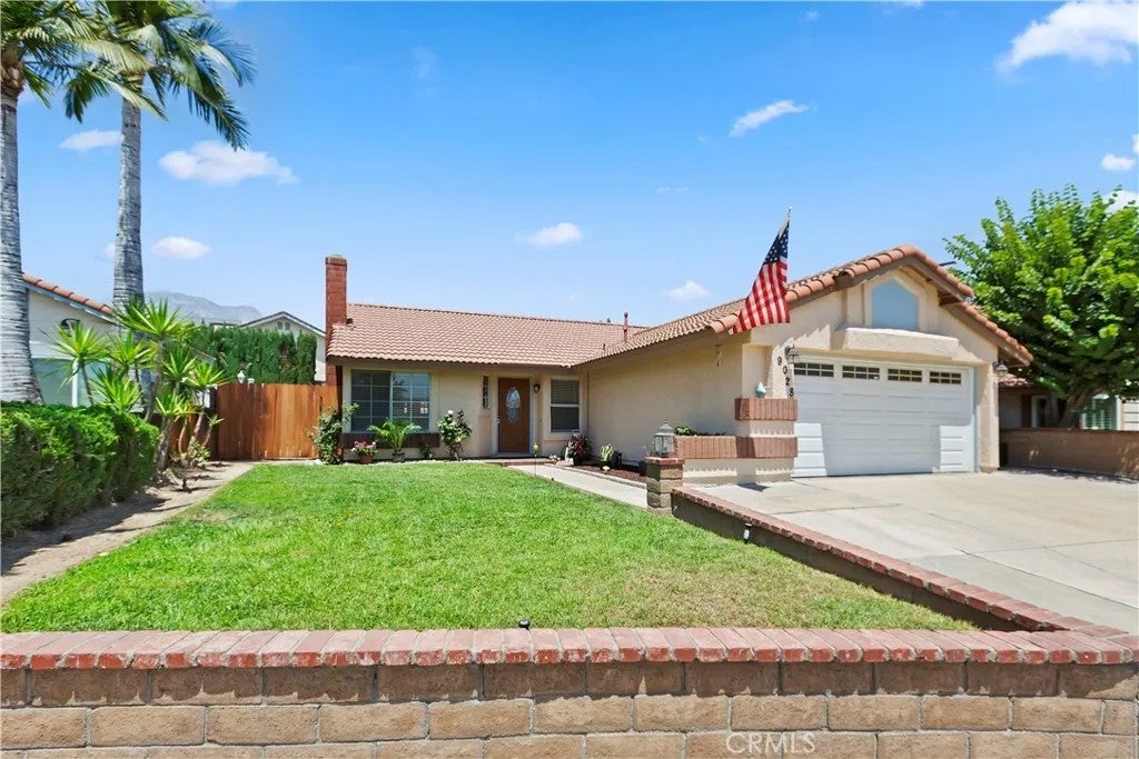 9028 La Verne